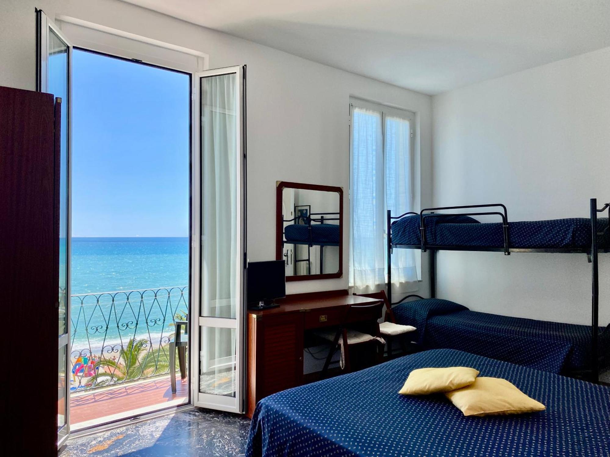 Hotel Gambone 菲纳莱利古雷 外观 照片