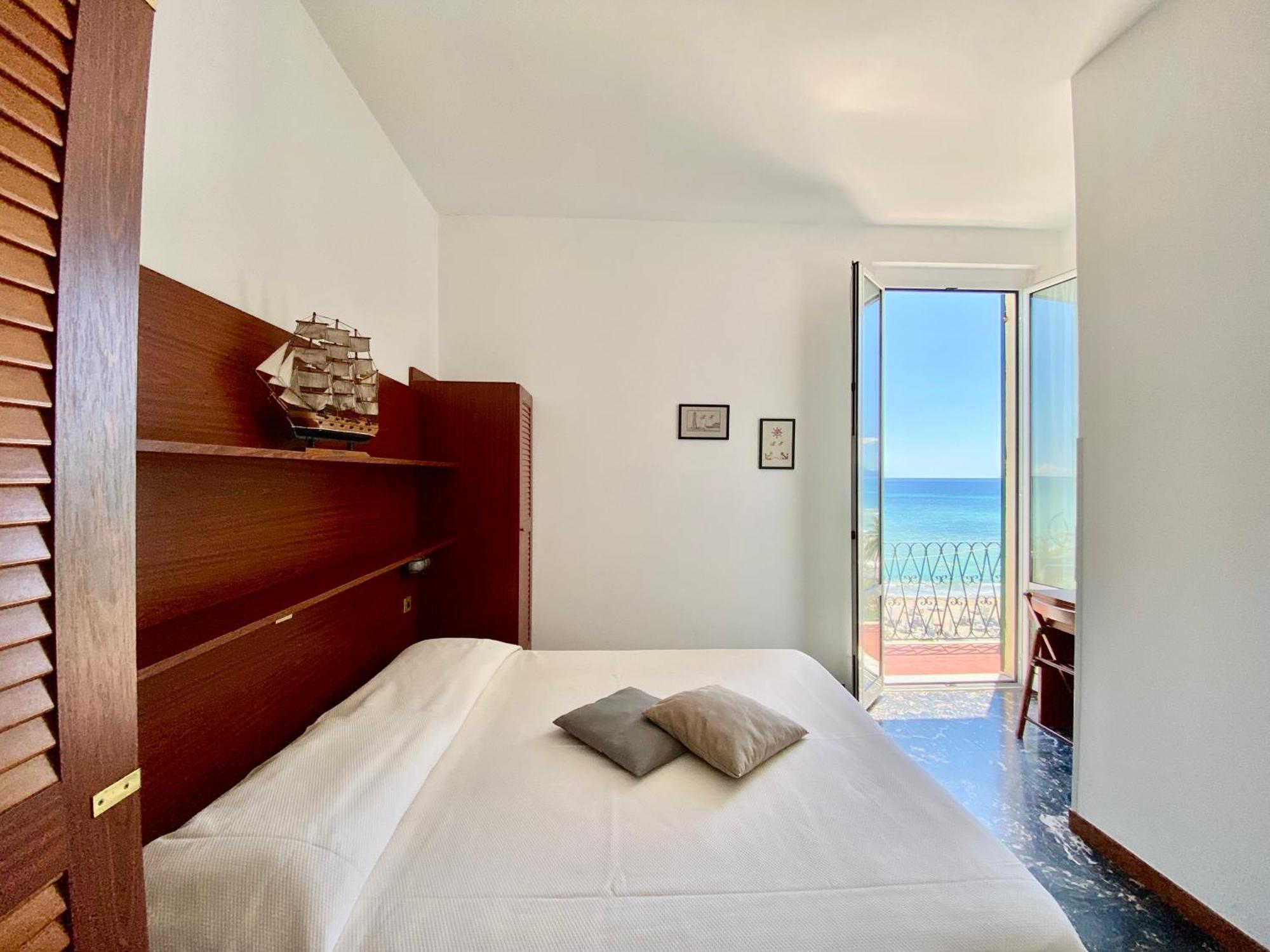 Hotel Gambone 菲纳莱利古雷 外观 照片