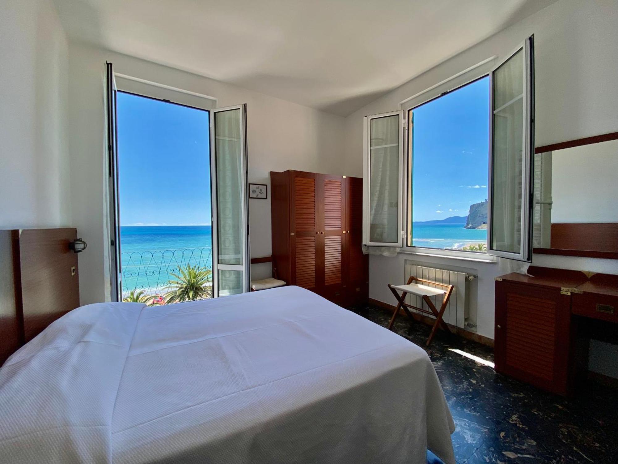 Hotel Gambone 菲纳莱利古雷 外观 照片