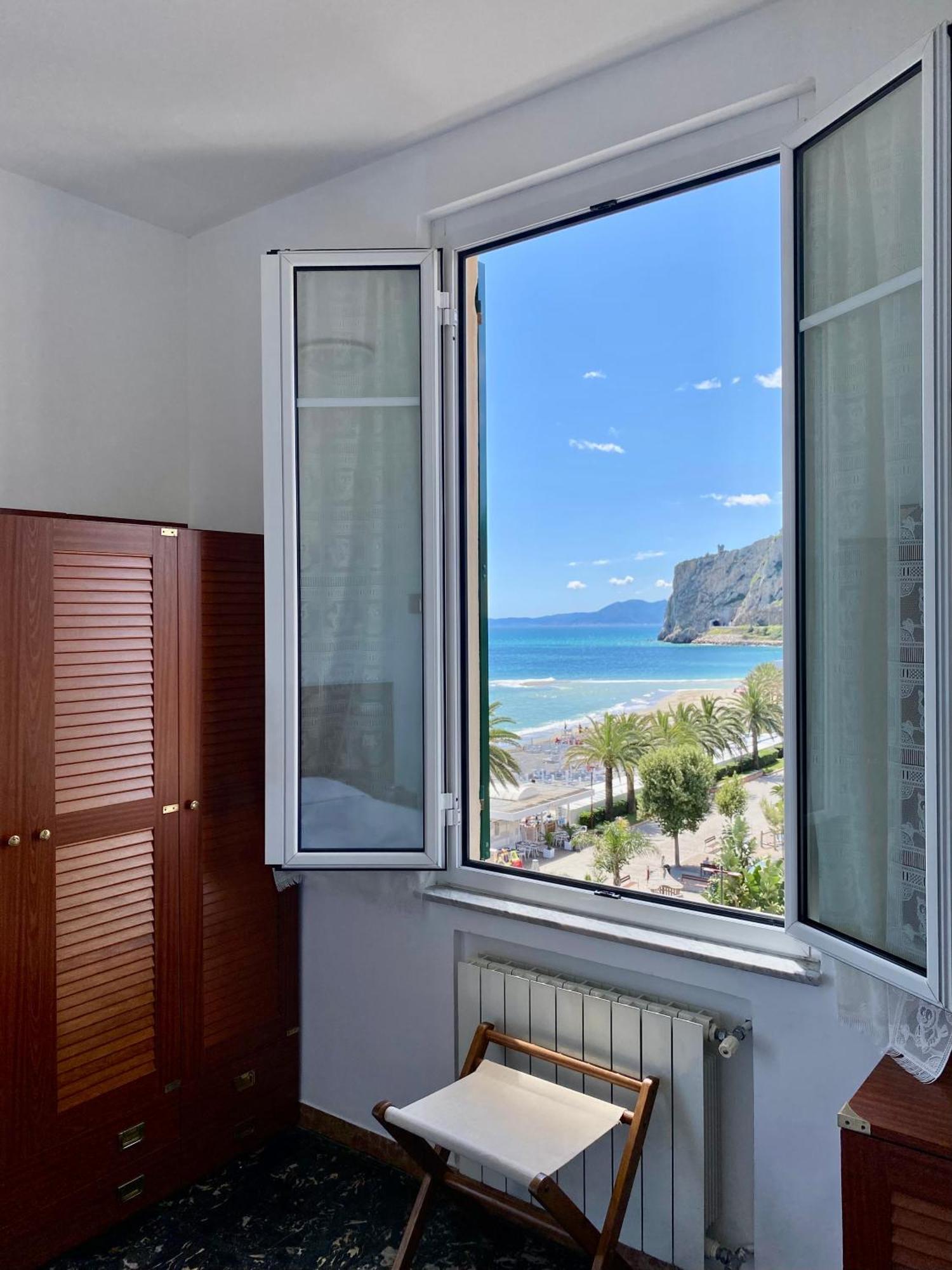 Hotel Gambone 菲纳莱利古雷 外观 照片
