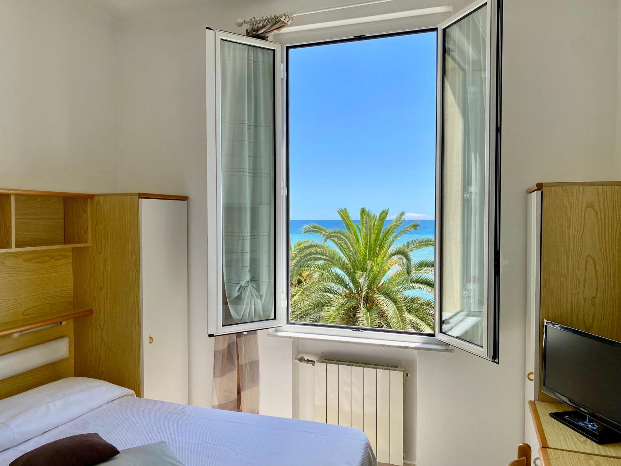 Hotel Gambone 菲纳莱利古雷 外观 照片